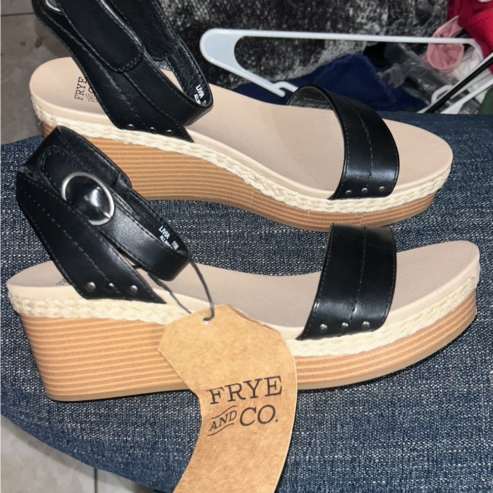 FRYE AND CO Black Leather Wedge Sandals